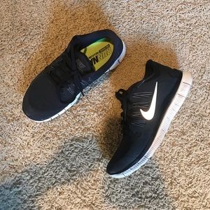 Nike runnike tennis shoes